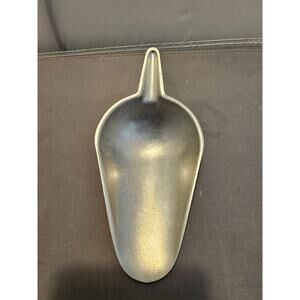 Vintage 7" long x 3-1/4" wide Aluminum Scoop